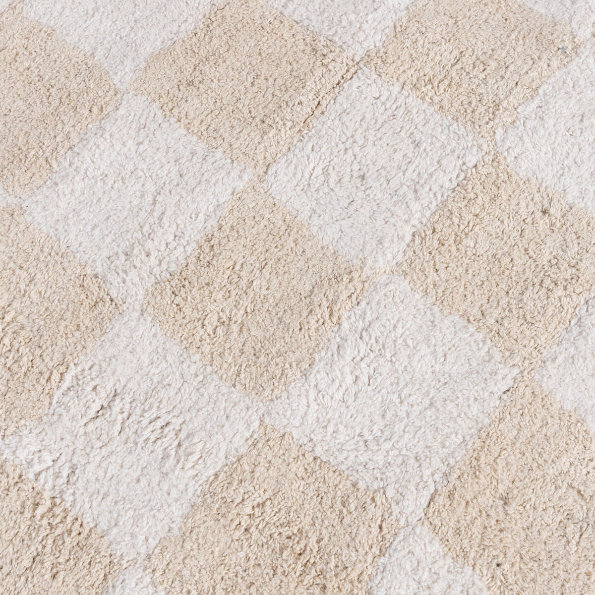 Retro Rug - Gambit Cream/White