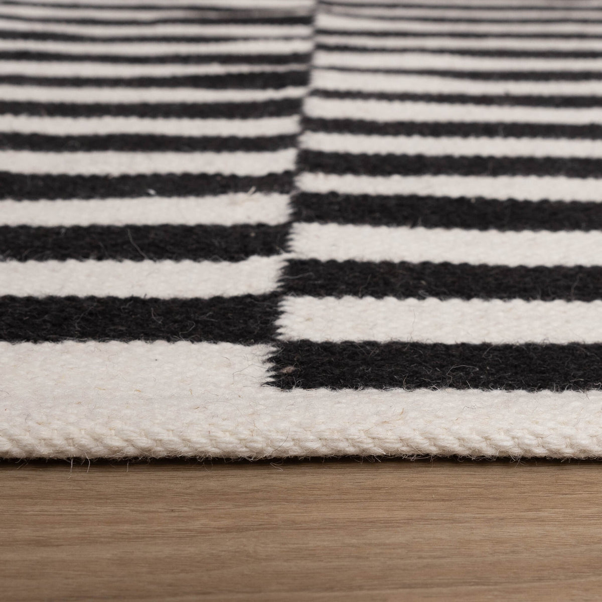 Striped Modern Rug - Dazzle Blocks Black/White